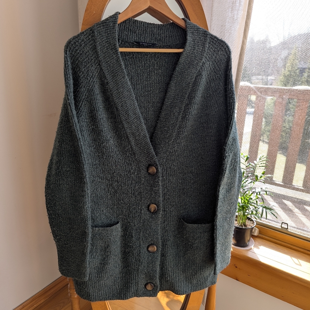 🌻 2/$15 - Denver Hayes - Green Cardigan - Picture 2 of 7